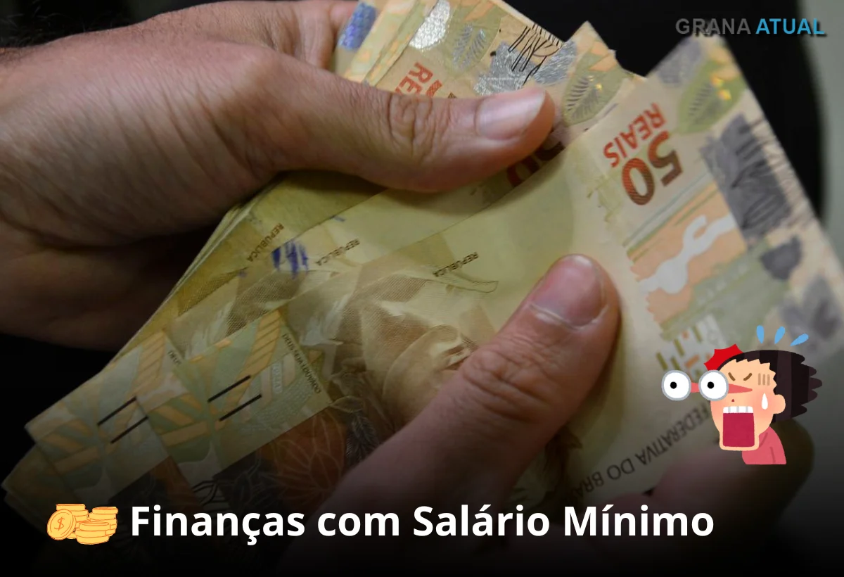 pessoa contando notas de 50 reais